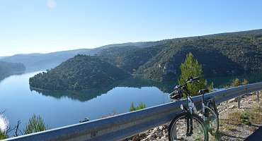 Boucle vélo Verdon : A vélo au fil de l'eau et de l'histoire singulière du Verdon