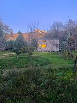 Tiny face au rocher de Saignon