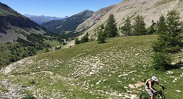 Sur les chemins du Haut-Verdon à VTT et à pied depuis La Colle Saint-Michel